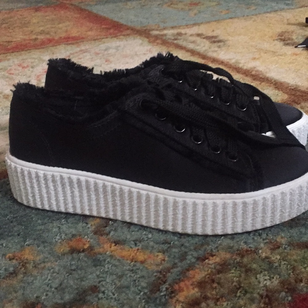 Express Sneakers | Size 6!